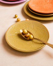 Load image into Gallery viewer, Empreinte Khaki Plate - Medium