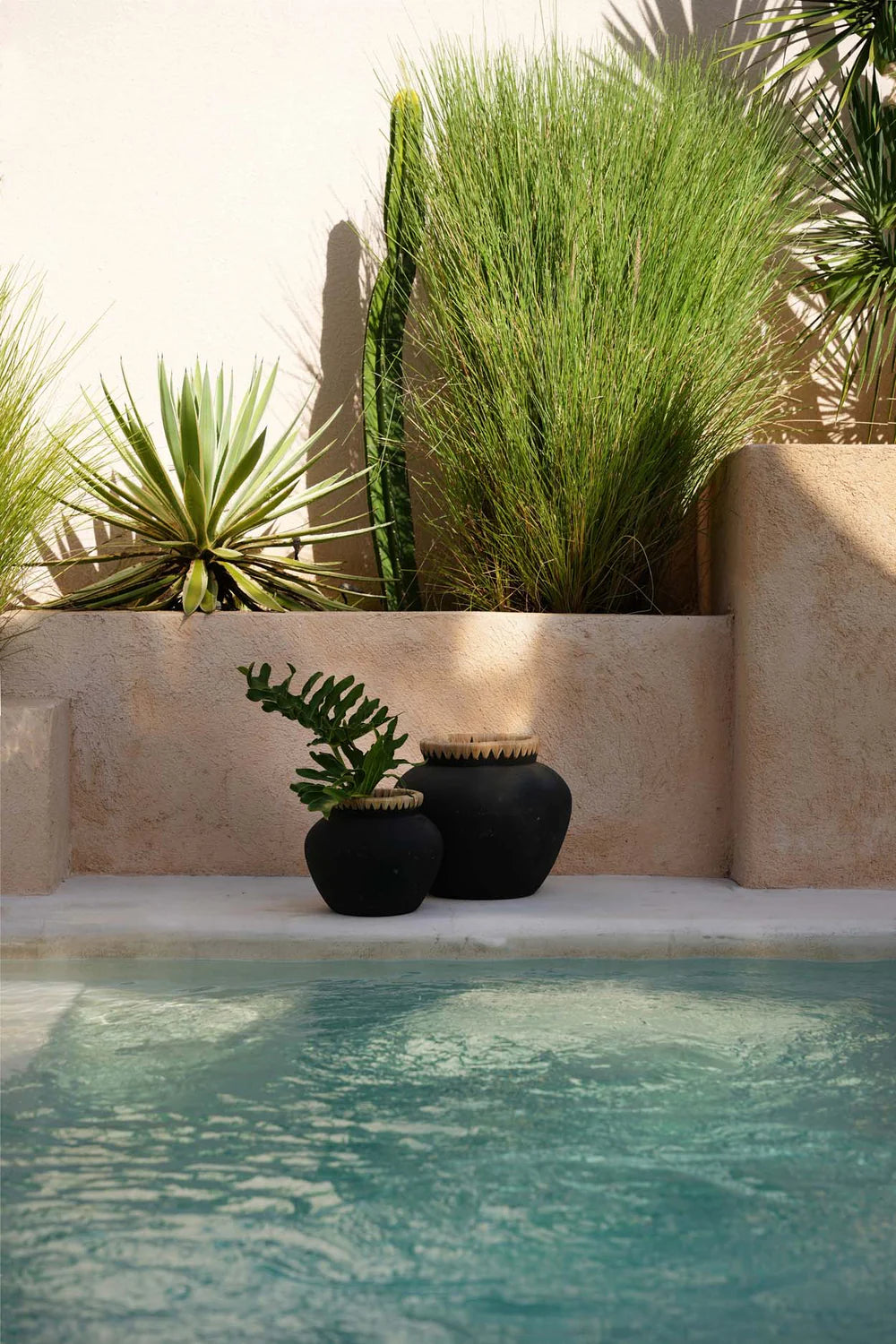 The Vera Vase - Black Natural - L
