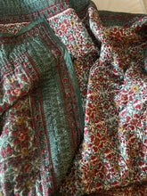 Load image into Gallery viewer, Magenta Jaipur Cotton Quilt - Queen