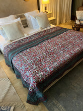 Load image into Gallery viewer, Magenta Jaipur Cotton Quilt - Queen