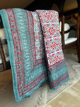 Load image into Gallery viewer, Magenta Jaipur Cotton Quilt - Queen