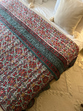 Load image into Gallery viewer, Magenta Jaipur Cotton Quilt - Queen