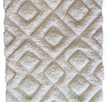 Load image into Gallery viewer, Devon Bedside Rug
