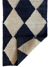 Load image into Gallery viewer, Ashby Diamond Rug
