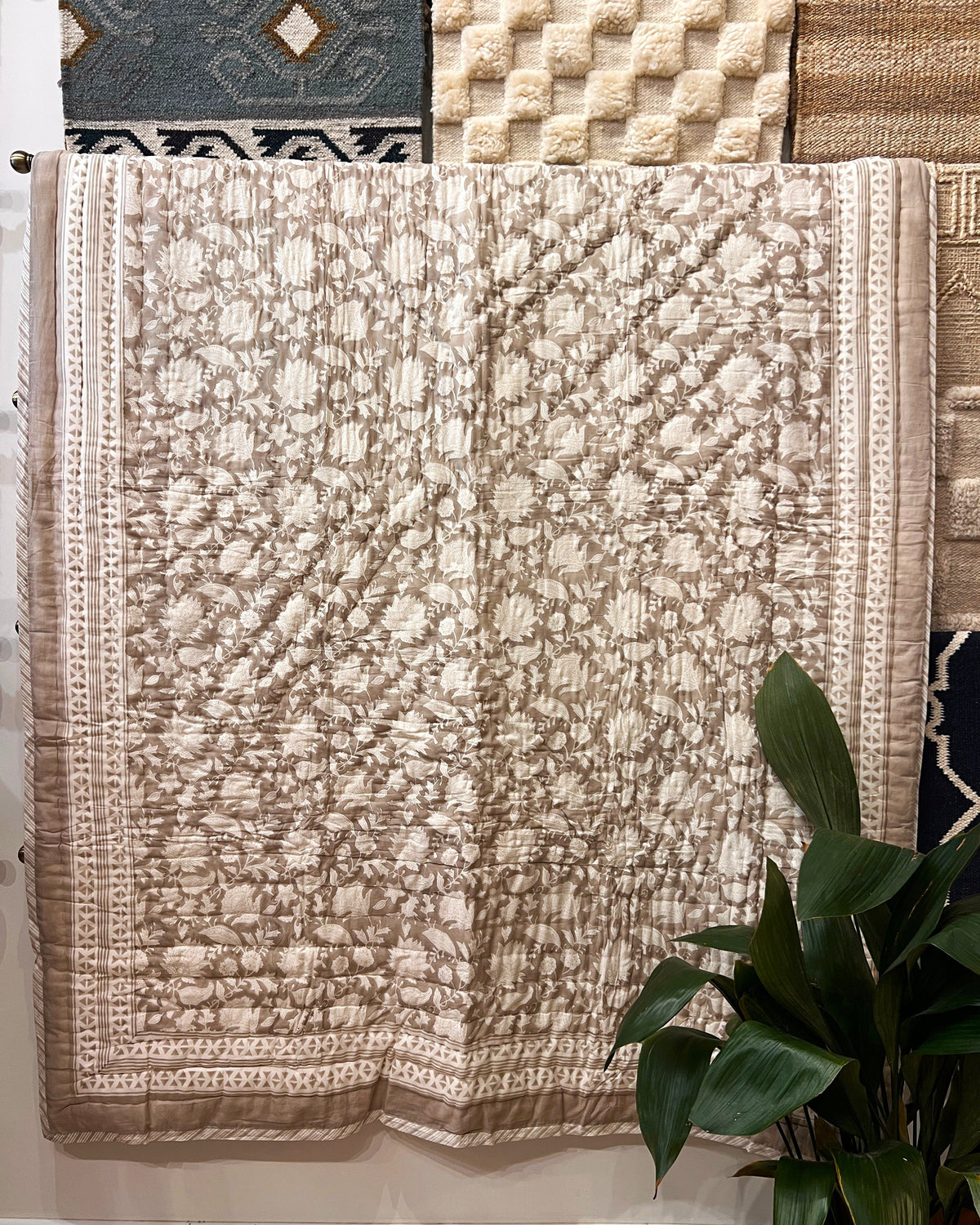 Taupe Gardenia Quilt - Single