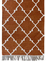 Load image into Gallery viewer, Oxford Trellis Rug - Rust
