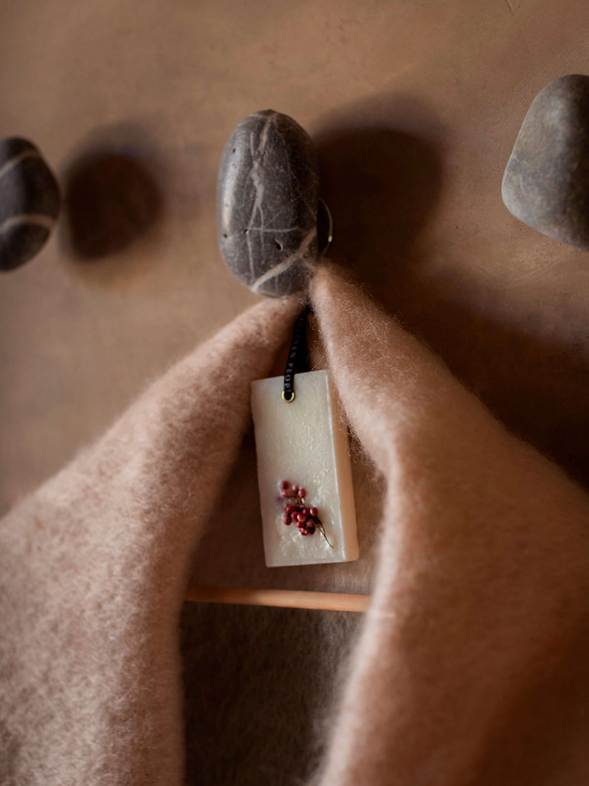 Scented Closet Wax Bar - Blackcurrant, Birch and Oakmoss
