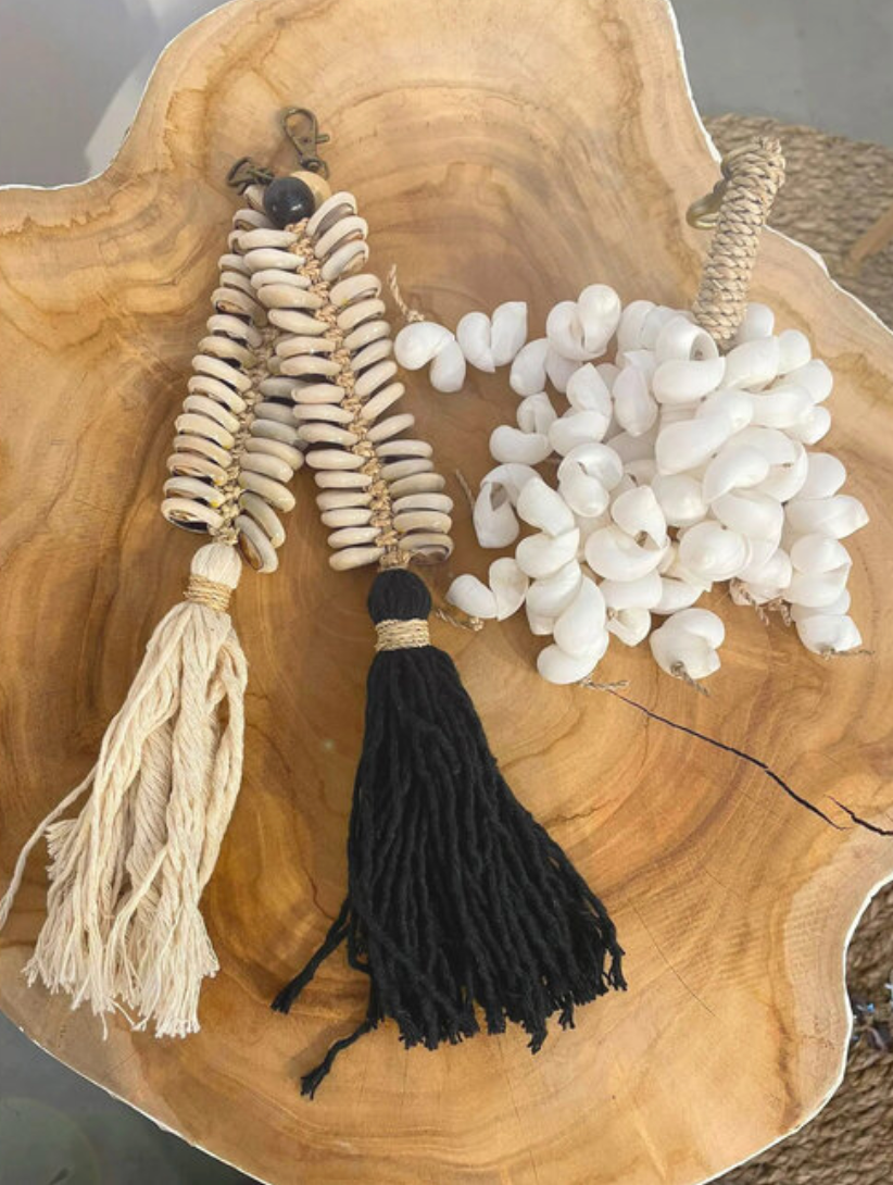 Shell Fishbone Keychain - Black