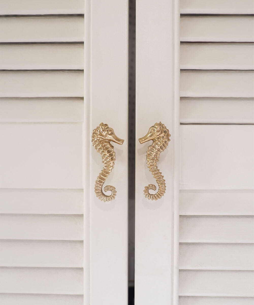 Seahorse Knob Right