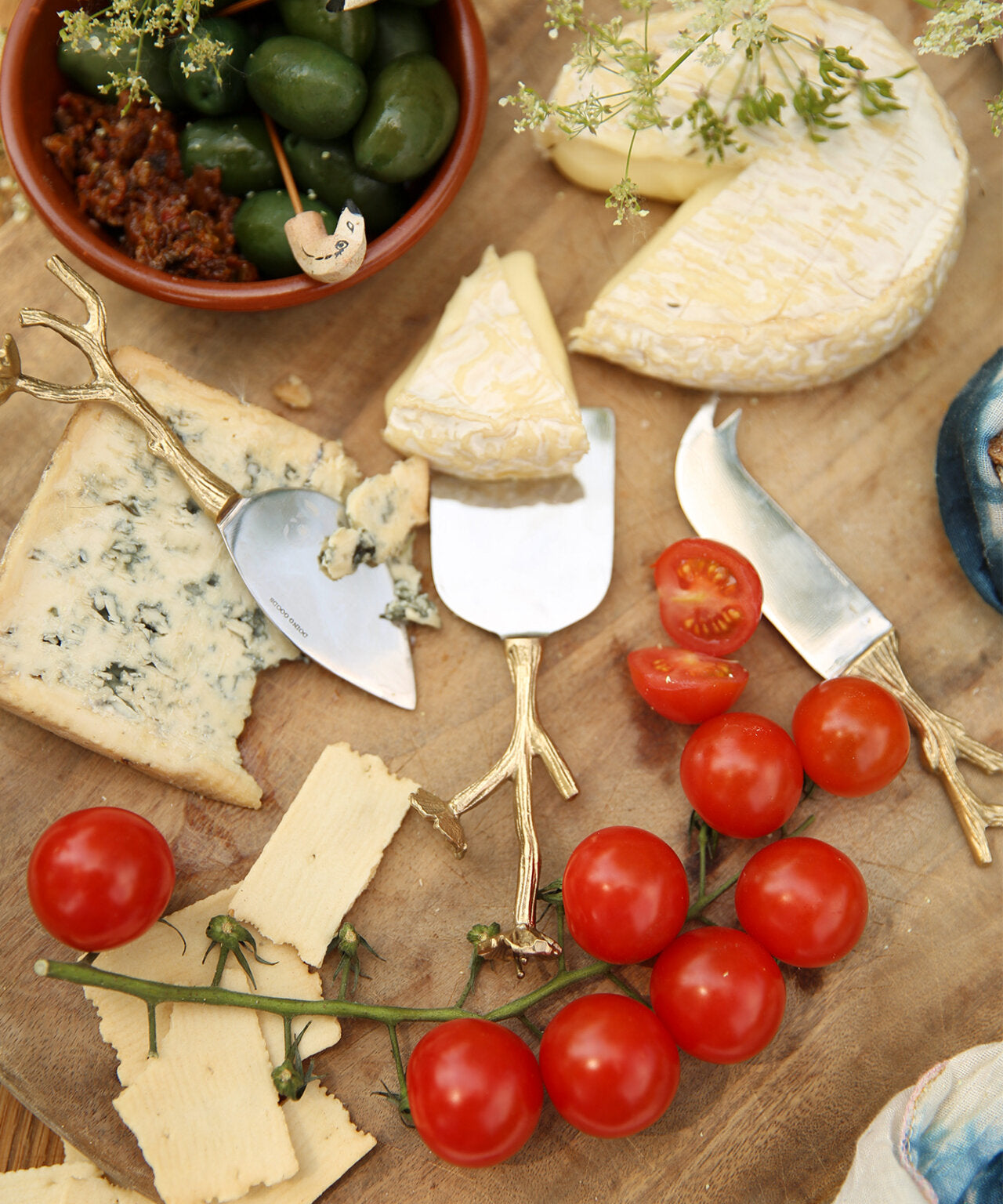 Wisteria Cheese Set