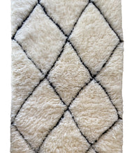 Load image into Gallery viewer, Beni Diamond Rug
