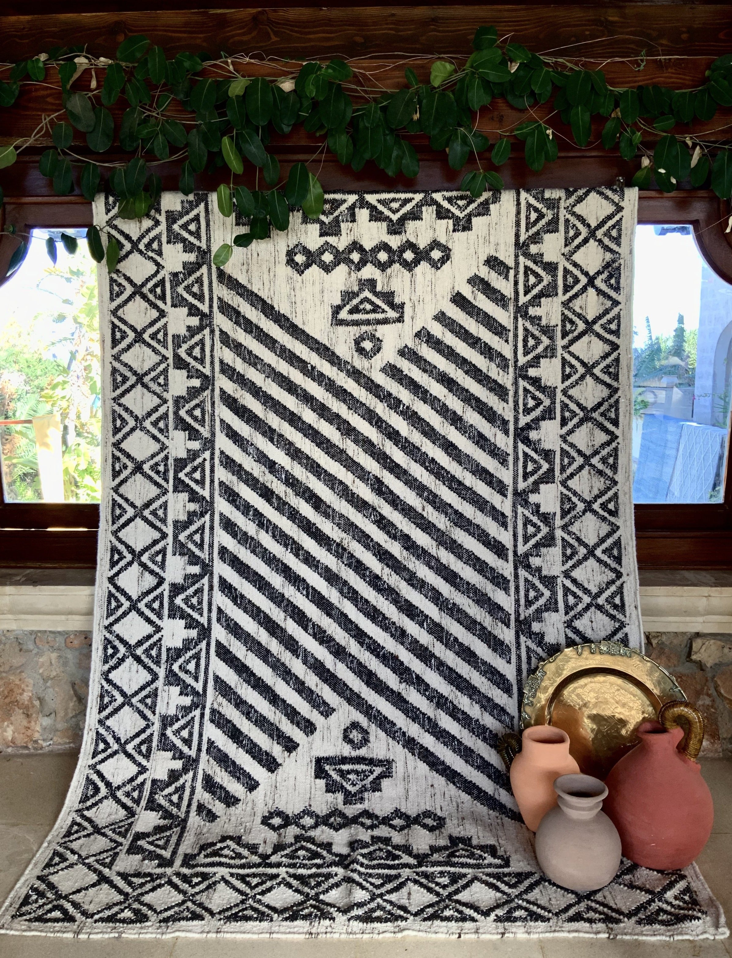 Indian Black & White Zulu Rug 150x240cm